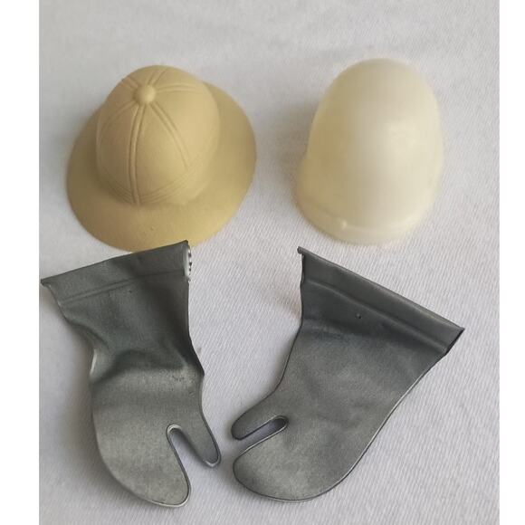 Vintage GI Joe 12 inch Doll Clothes and Accessories Lot Preowned Hasbro - Picture 6 of 7